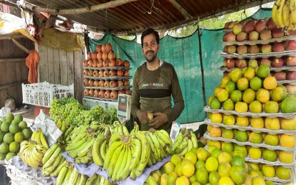 नवरात्र और रमजान से पहले महंगाई की मार, फुटकर फल-सब्जियों के दामों में दिखी अधिक तेजी