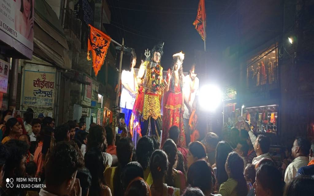 धूमधाम से मनाई झूलेलाल जयंती, निकली शोभायात्रा