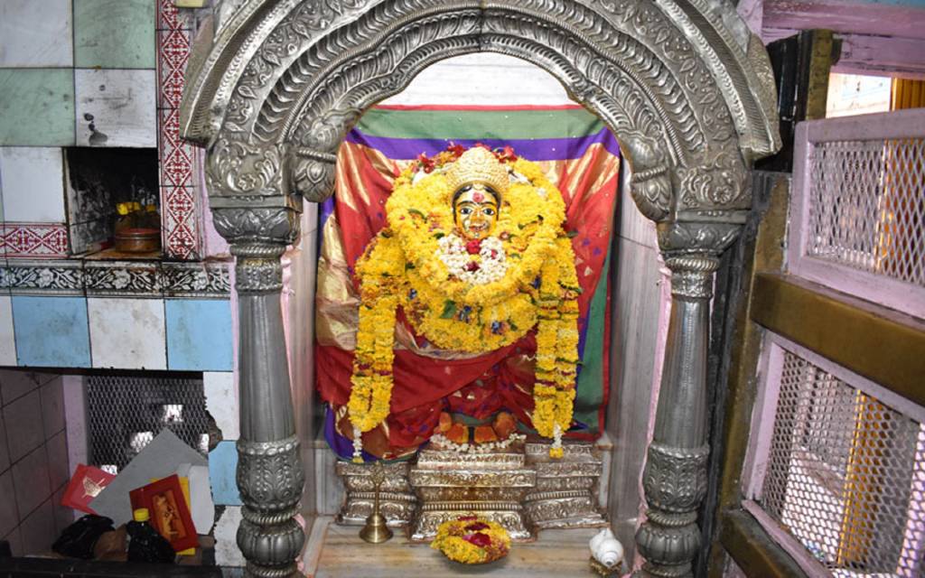 चैत्र नवरात्रि का दूसरा दिन: वाराणसी में मां ब्रह्मचारिणी के दर्शन-पूजन को उमड़े श्रद्धालु