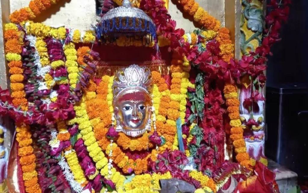 चैत्र नवरात्रि का तीसरा दिन: वाराणसी में मां चंद्रघंटा और सौभाग्य गौरी के दर्शन-पूजन को उमड़े श्रद्धालु