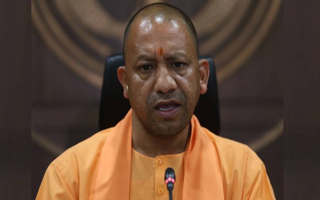 सीएम योगी ने अफसरों को दिए निर्देश, कहा -'किसी गरीब की झोपड़ी-दुकान पर न चलाएं बुलडोजर',