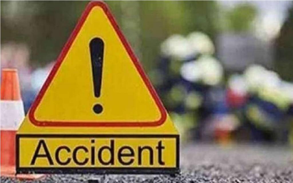 बोर्ड परीक्षा देने जा रहे छात्र हुए सड़क हादसे का शिकार,एक कि मौत, दो घायल