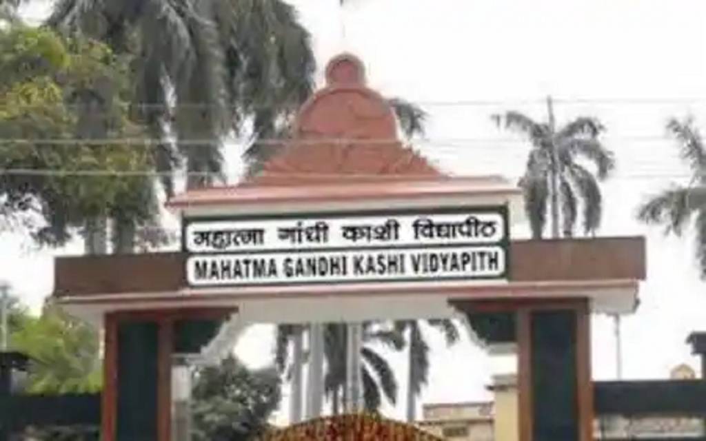 विद्यापीठ में छात्रों के विरोध के बाद चुनाव कराने की घोषणा