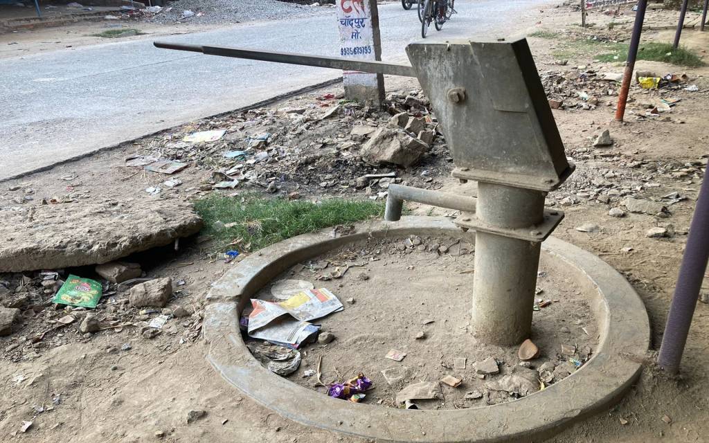 राजातालाब में पेयजल को मचा हाहाकार