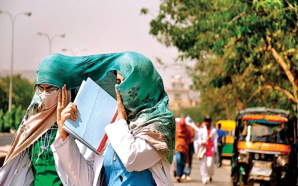 गर्म हवाओं ने झुलसाया, दोपहर में घर से बाहर निकलना मुश्किल