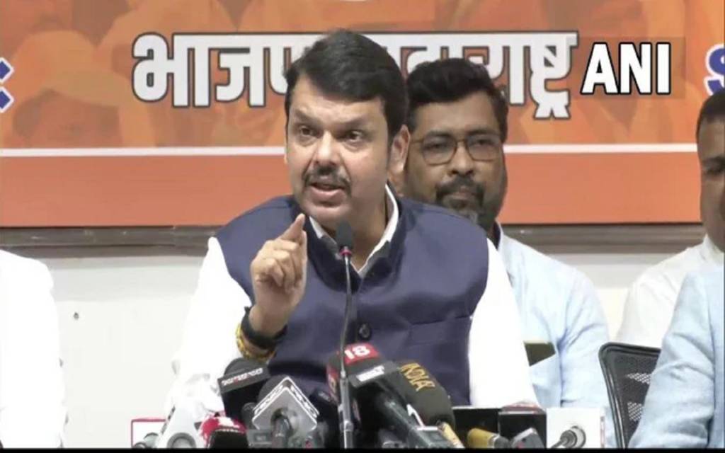 लाउडस्पीकर विवाद: हनुमान चालीसा महाराष्ट्र में नहीं तो क्या पाकिस्तान में पढ़ी जाएगी