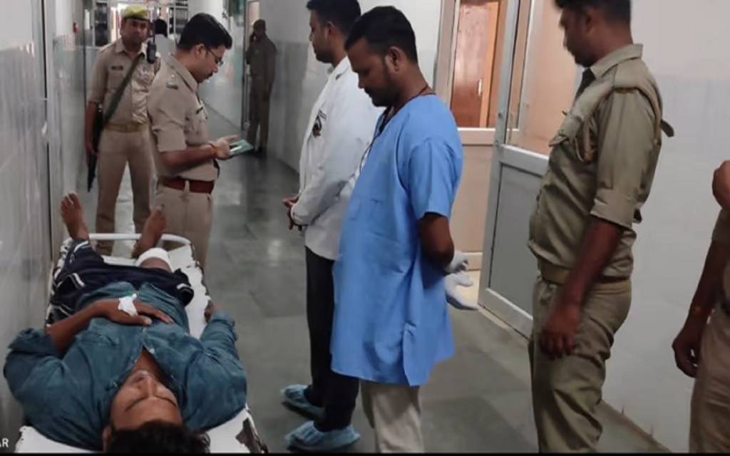 ट्रिपल हत्याकांड के आरोपी को पुलिस मुठभेड़ में लगी गोली, जिला अस्पताल में कराया गया भर्ती