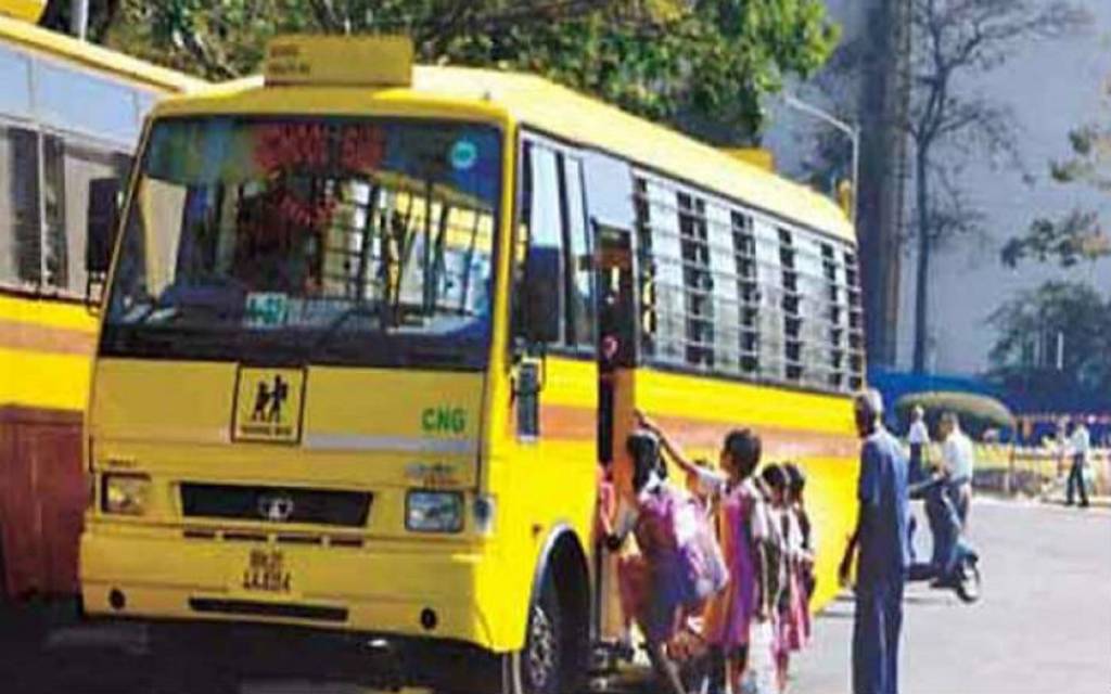 मासूमों की जान से खिलवाड़, मूक बधिर चला रहा था स्कूल बस