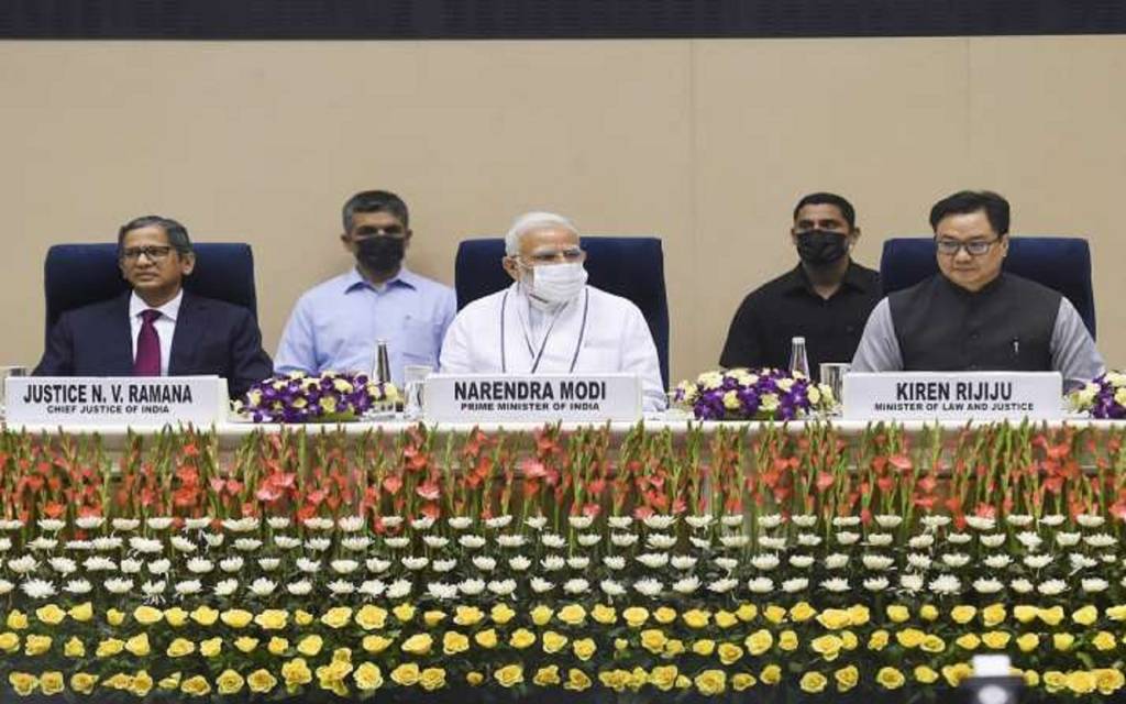 हमें कोर्ट में स्थानीय भाषाओं को बढ़ावा देना चाहिए: पीएम मोदी