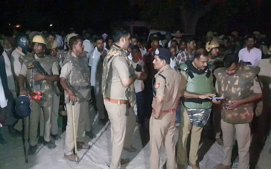 चंदौली में गैंगस्टर को पकड़ने गई पुलिस पर युवती की हत्या का आरोप