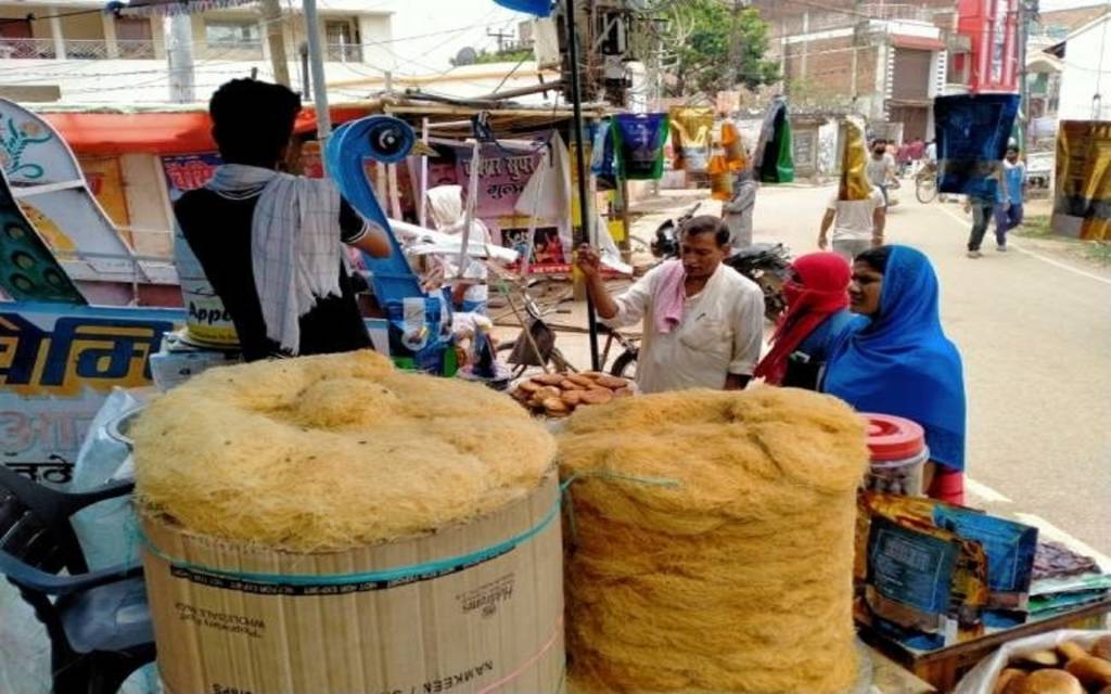 उमड़े खरीददार, ईद से पहले गुलजार हुआ बाजार