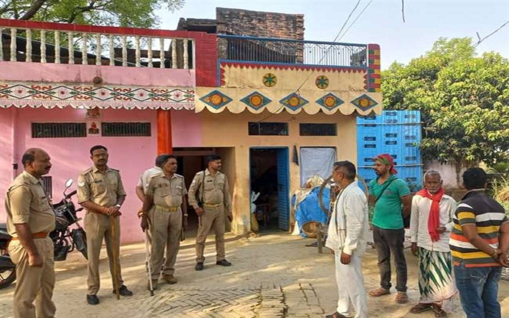 जौनपुर में सनकी भतीजे ने पारिवारिक कलह में परिवार के 4 लोगों को मारी गोली, एक की मौत तीन घायल