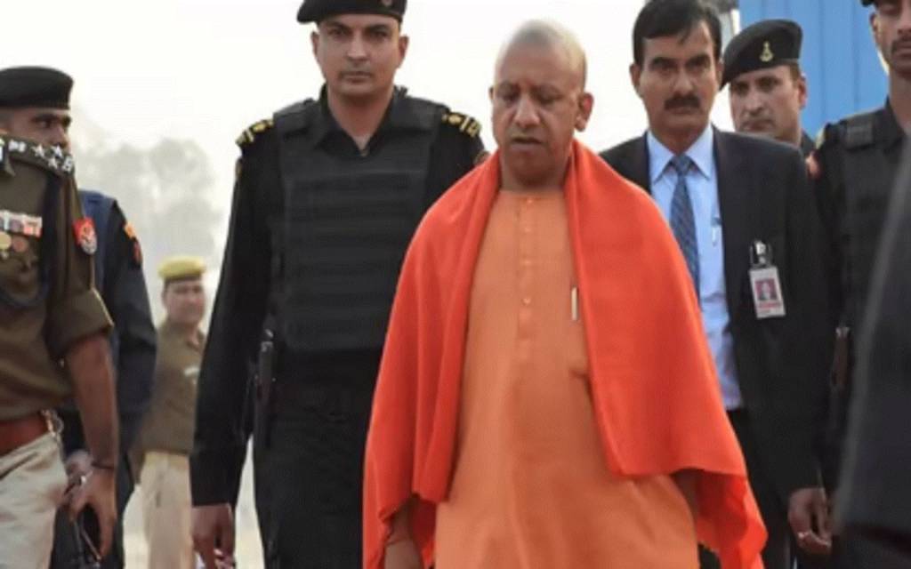सीएम योगी आज तीन दिवसीय दौरे पर जायेंगे गोरखपुर, करोड़ो रुपये की विकास परियोजनाओं देंगे सौगात
