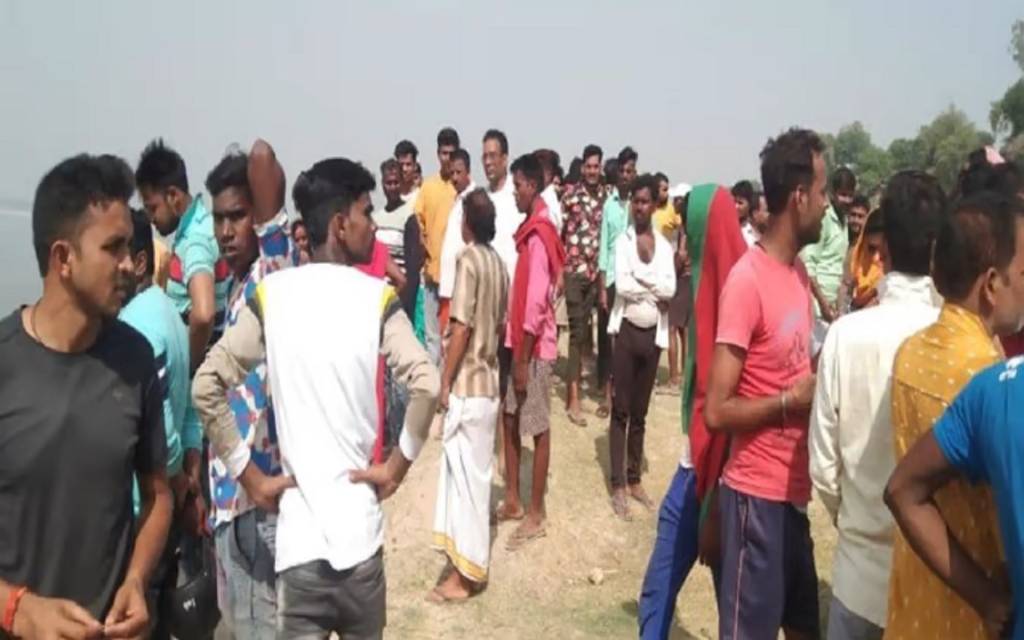 भदोही : गंगा नदी में नहाने गए छह युवक डूबे, ग्रामीणों ने दो को बचाया, चार अन्य डूबे