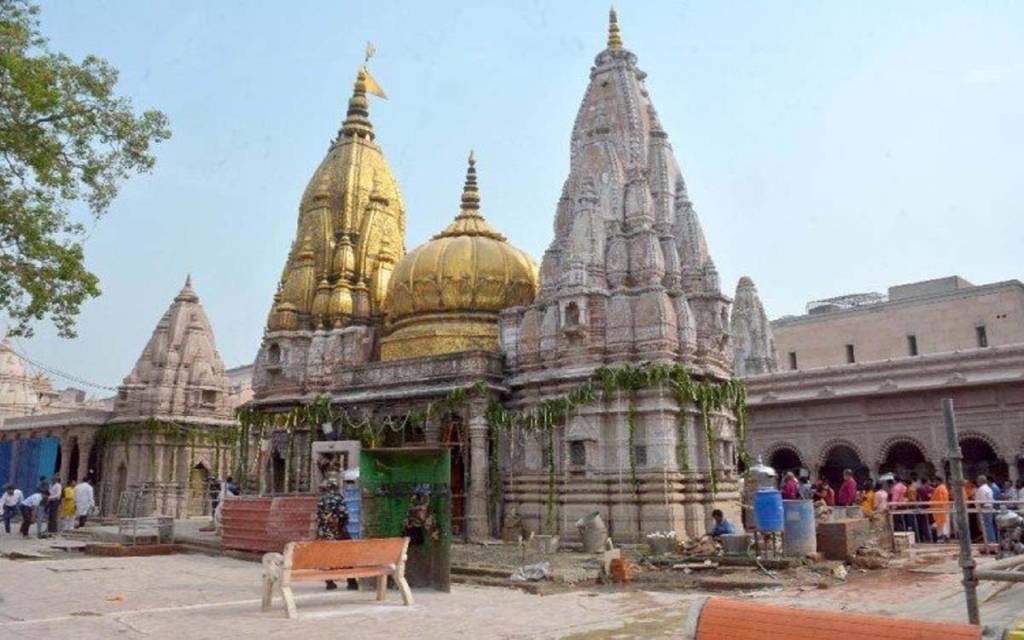 विश्वनाथ धाम में प्रसाद के नाम पर श्रद्धालुओं की कटती है जेब