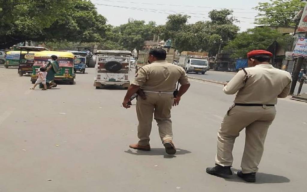 अवैध स्टैंड के खिलाफ पुलिस ने की कार्रवाई, 12 वाहन सीज