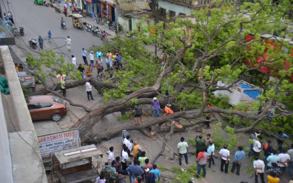 आफत बनकर आई धूल भरी आंधी ने जमकर मचाई तबाही