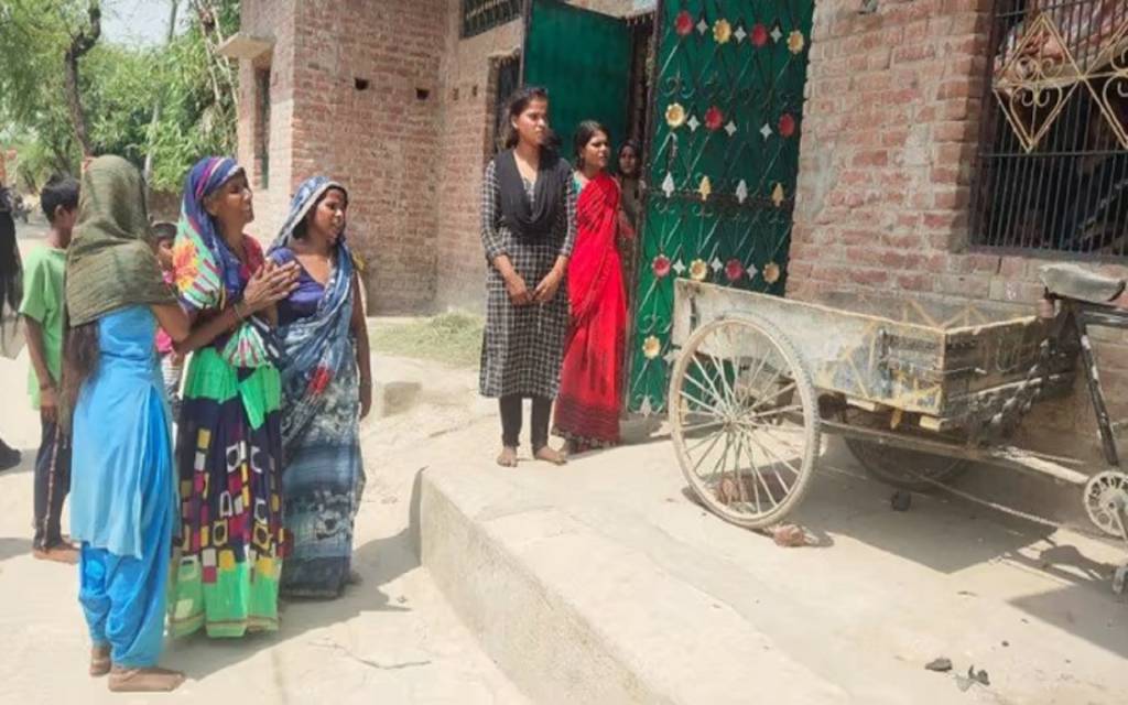 भूत-प्रेत के शक में वृद्ध की निर्वस्त्र कर बीच सड़क पर पीट-पीट कर हत्या