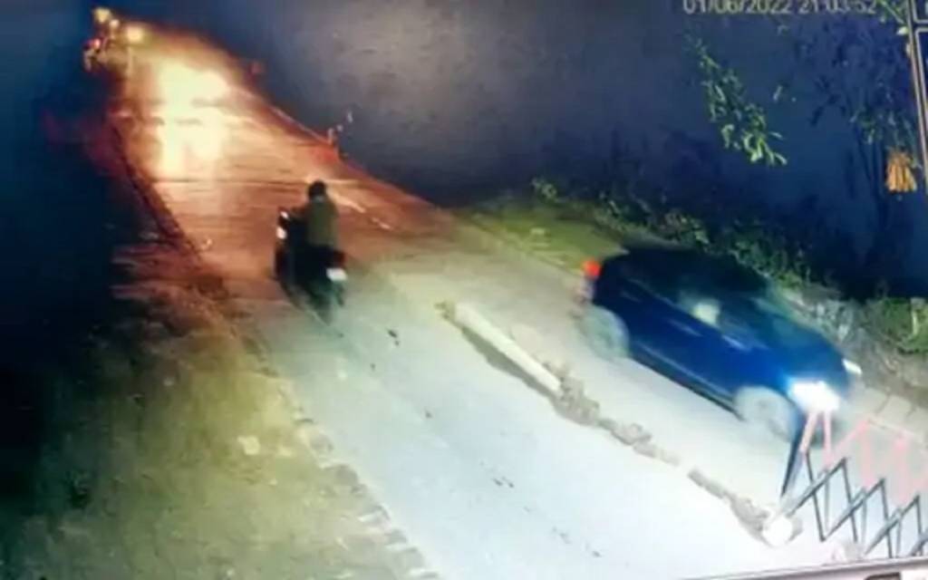 बीएचयू में पूर्व छात्रा के साथ छेडख़ानी, दोस्तों के साथ मारपीट, सीसीटीवी में दिखी बदमाशों की कार