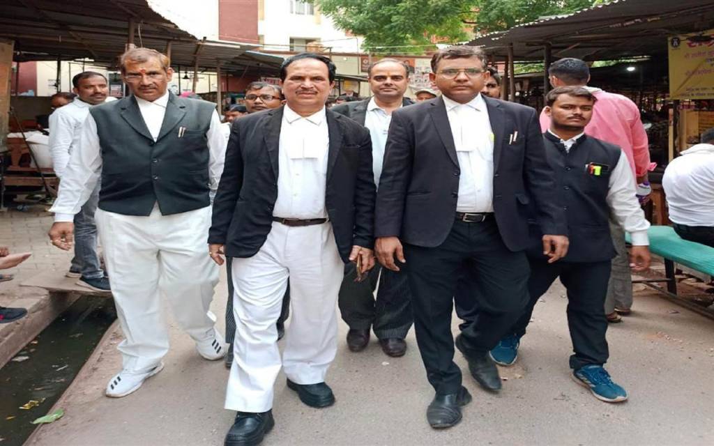 धार्मिक भावनाएं आहत करने और शिवलिंग की पूजा-अर्चना मामले में स्वामी अविमुक्तेश्वरानंद की मांग पर अदालत में हुई सुनवाई