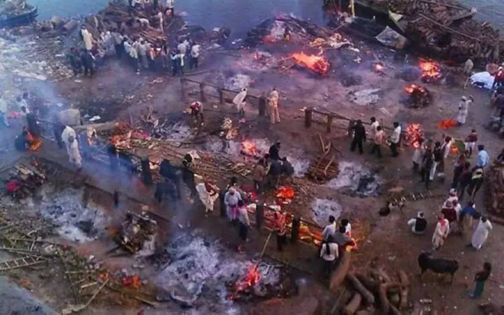 वाराणसी: भीषण गर्मी से महाश्मशान में शवों की कतार, संस्कार को घंटो करना पड़ रहा इंतजार