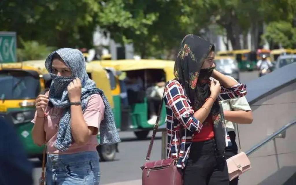 भीषण गर्मी से लोग परेशान: पारा चल रहा 45 डिग्री के पार, मौसम विभाग ने जताया बारिश का अनुमान