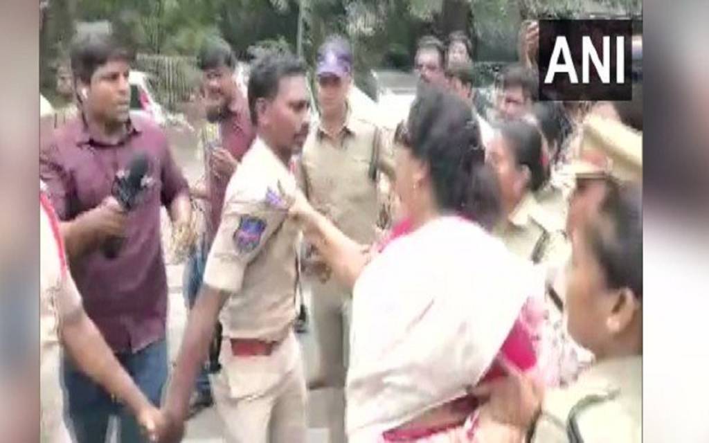 कांग्रेस नेत्री ने पकड़ा पुलिसकर्मी कॉलर