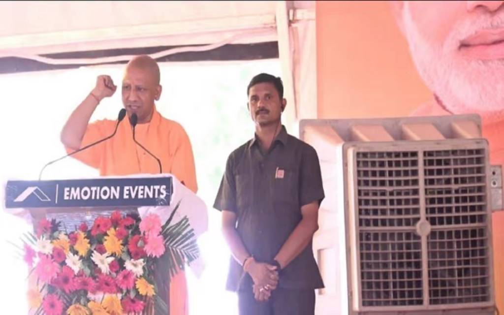 रामपुर में सीएम योगी ने चुनावी सभा को किया संबोधित, कहा- गरीबों को उनकी जमीन और माफिया को सजा दी
