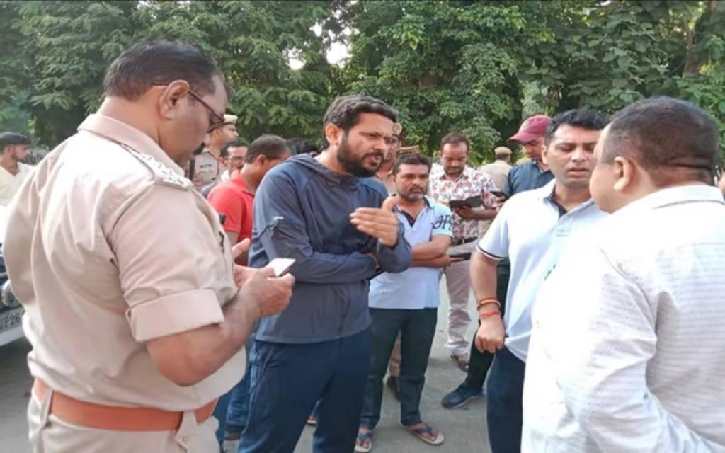 पीलीभीत में भीषण सड़क हादसा, हरिद्वार से स्नान कर लौट रहे श्रद्धालुओं की गाड़ी पेड़ से टकराई, 10 की मौत, 7 घायल