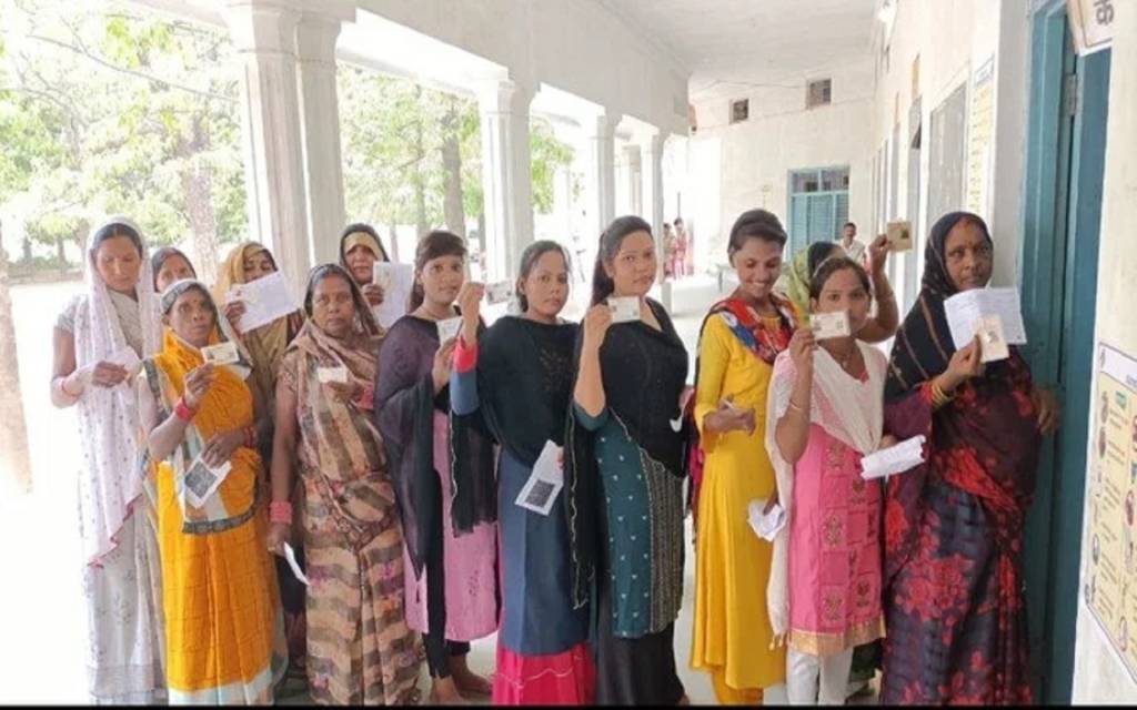 Loksabha By Election 2022 : एक बजे तक रामपुर में 26.39 फीसदी हुई वोटिंग और आजमगढ़ में 29.48 फीसदी मतदान