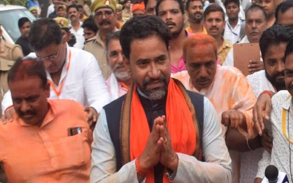 सपा के गढ़ में फिर खिला कमल, अखिलेश के हाथ से निकली विरासत की सियासत