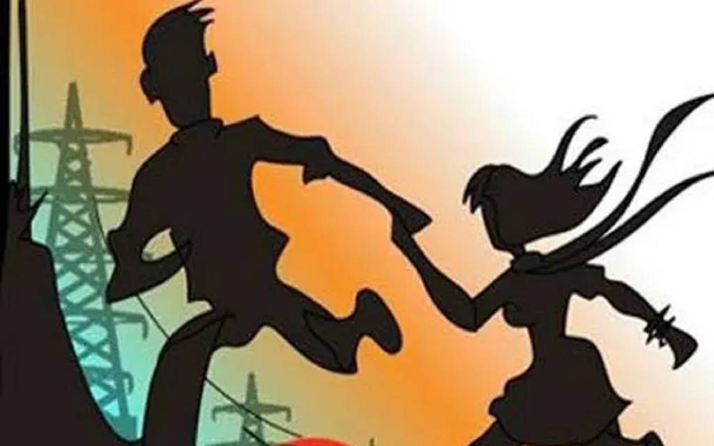 घर से भागे नाबालिग प्रेमी जोड़े को परिजनों ने पकड़ा