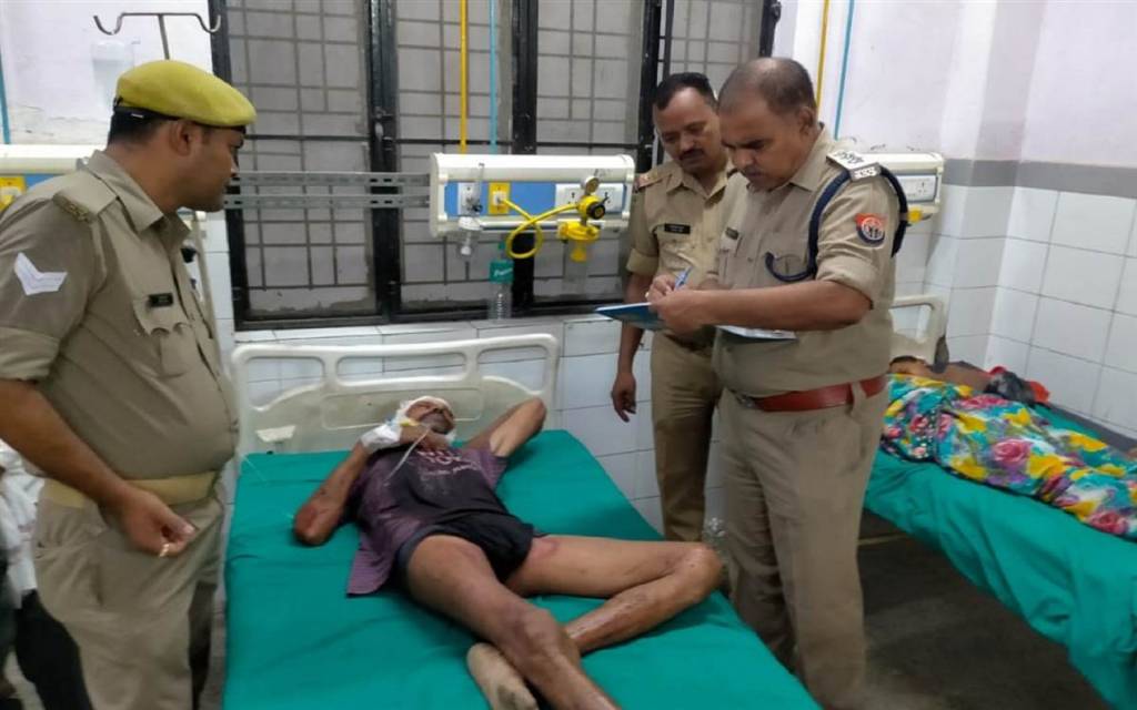 कीचड़ का छींटा पड़ा तो कुल्हाड़ी से काटकर मार डाला, चार गंभीर रूप से घायल