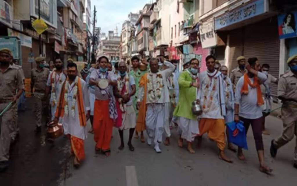 सावन में पहली बार श्रद्धालु गंगा तट से जल लेकर सीधे करेंगे बाबा का अभिषेक, कांवड़ियों के लिए तय होगा अलग मार्ग