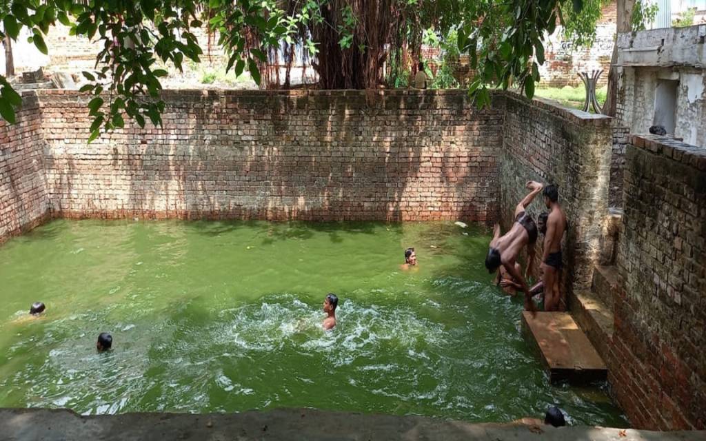 अपने बदहाल सूरत पर रो रहा बड़ी गैबी का हनुमान कुंड