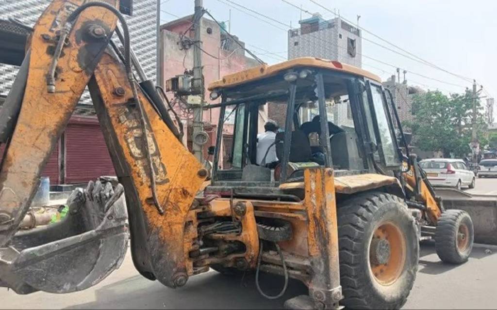 सुप्रीम कोर्ट ने बुलडोजर कार्रवाई पर अंतरिम रोक लगाने से किया इनकार, अगली सुनवाई 10 अगस्त को