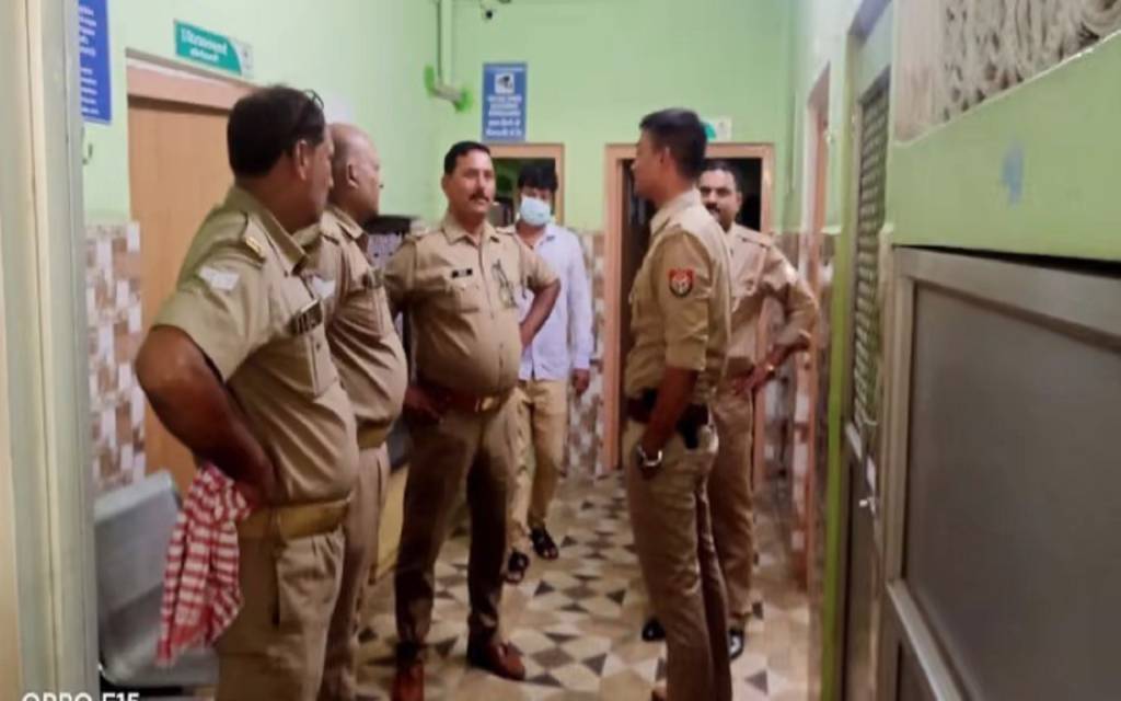 स्वामी अड़गड़ानंद के परमहंस आश्रम में चली गोली, एक साधु की मौत, दूसरा घायल