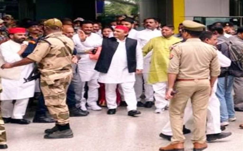 वाराणसी में अखिलेश यादव बोले 'भाजपा सरकार ईडी का इस्तेमाल विरोधियों पर दबाव के लिए करती है'