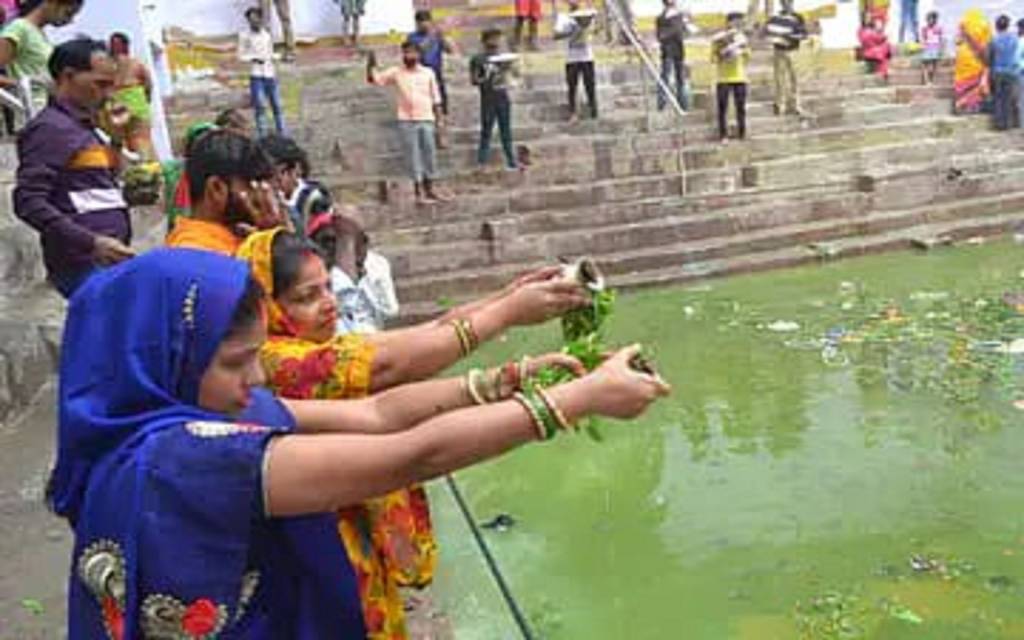 काशी में आज भी सजता है मान्यताओं और परंपराओं का मेला