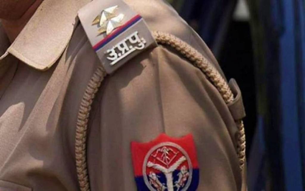 दुष्कर्म का आरोप लगाकर युवती ने खाया जहर, दरोगा संग्राम सिंह यादव पर FIR