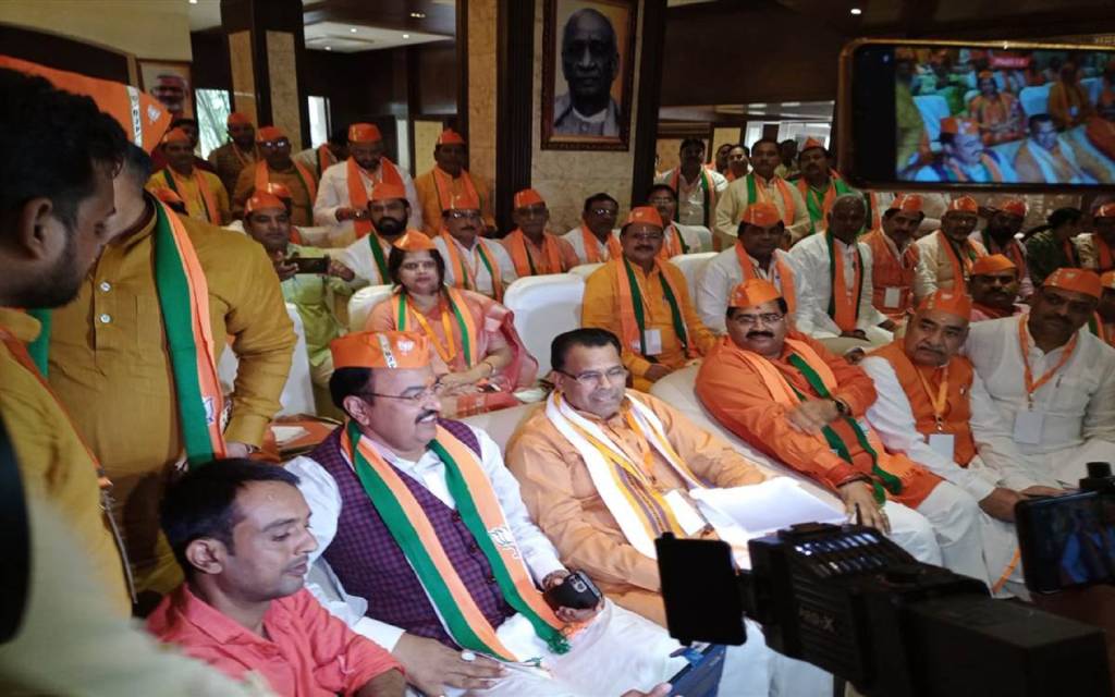 'जो अपराध करेगा वो जेल जाएगा', वाराणसी में बोले डिप्टी सीएम