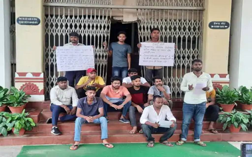 BHU में PhD एडमिशन में धांधली का आरोप में विरोध जारी, ना ही साक्षात्कार के अंकों का खुलासा, ना ही वीडियो रिकॉर्डिंग