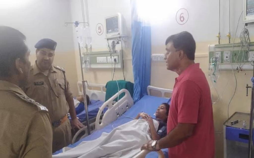 मातम में बदल गई जन्माष्टमी की खुशियां: भजन कीर्तन के दौरान माइक स्टैंड में करंट उतरने से बच्चे की मौत, तीन झुलसे