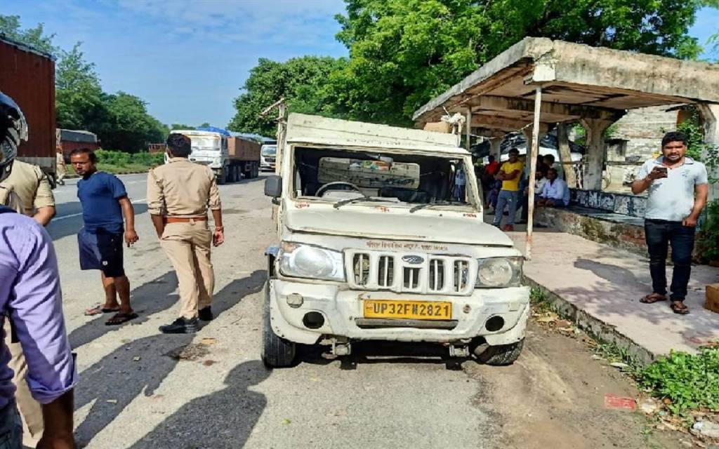 तेज रफ्तार कंटेनर ने पिकअप में मारी टक्कर, हादसे में दो लोगों की मौत