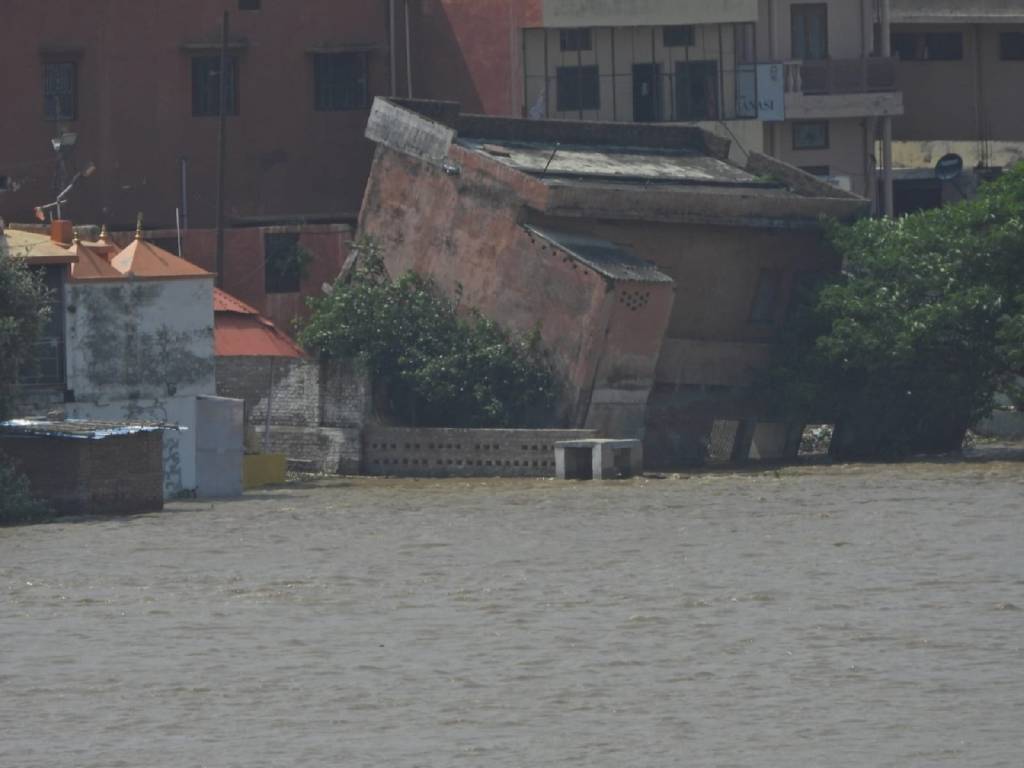 गंगा के जलस्तर में आई 6 सेंटीमीटर की कमी: कम नहीं हुई लोगों की दुश्वारियां, तटवर्ती इलाकों में पलायन शुरू