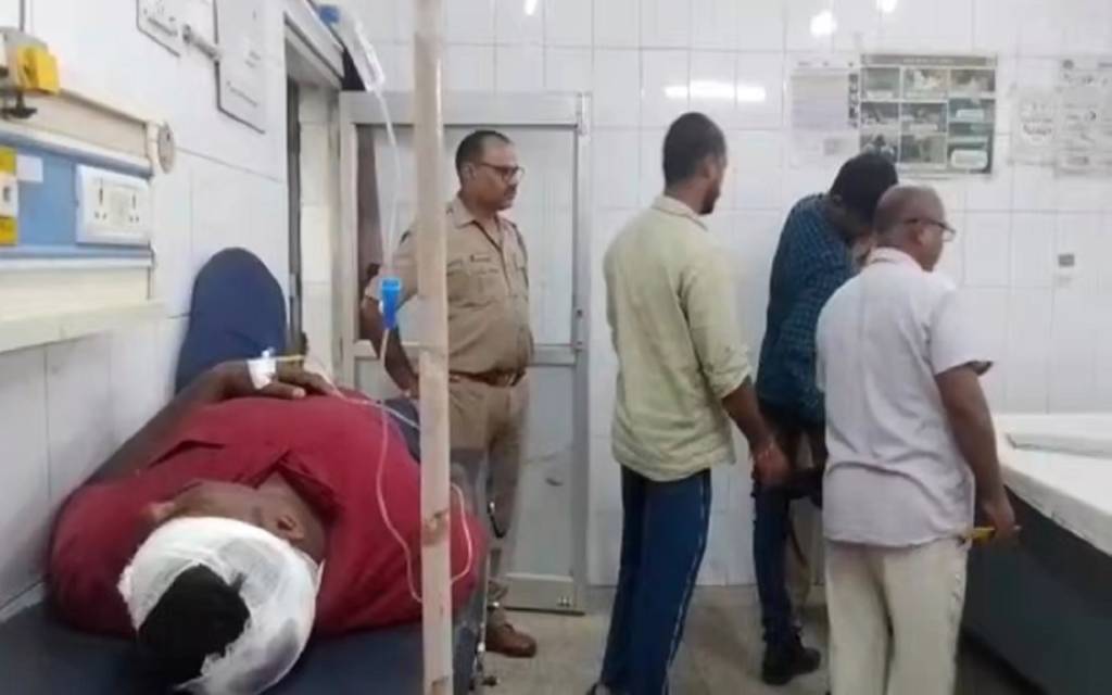 विवाद सुलझाने पहुंची पुलिस पर ग्रामीणों ने किया लाठी डंडों से हमला, दरोगा समेत 6 पुलिसकर्मी घायल
