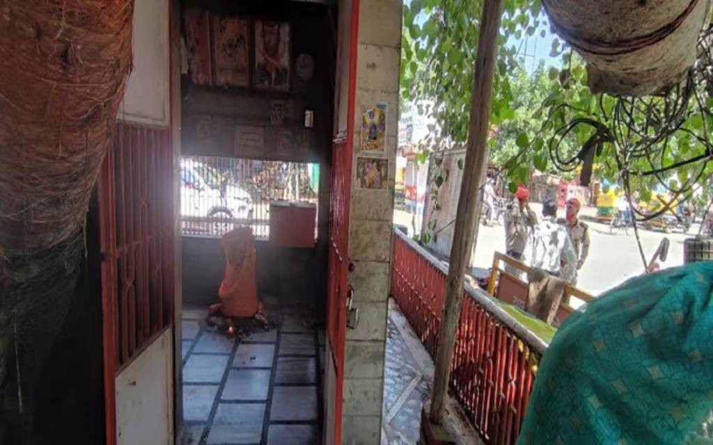 भिखारीपुर तिराहे पर दैत्रावीर मंदिर से चोरी