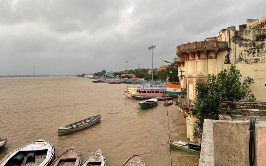 वाराणसी में गंगा अपना रौद्र रूप दिखाने के बाद दो दिन में हुई सामान्य, तटवर्ती इलाकों में छोड़ती जा रहीं दुश्‍वारियां