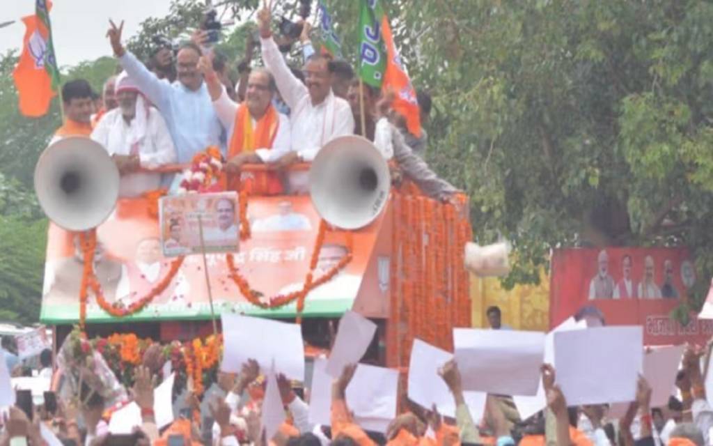 नवनियुक्त भाजपा अध्यक्ष के लखनऊ पहुंचने पर हुआ भव्य स्वागत