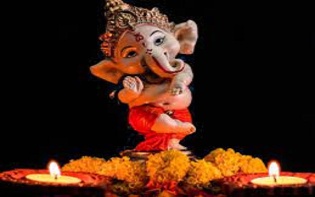काशी में गूंजा 'गणपति बप्पा मोरिया' जयकारा